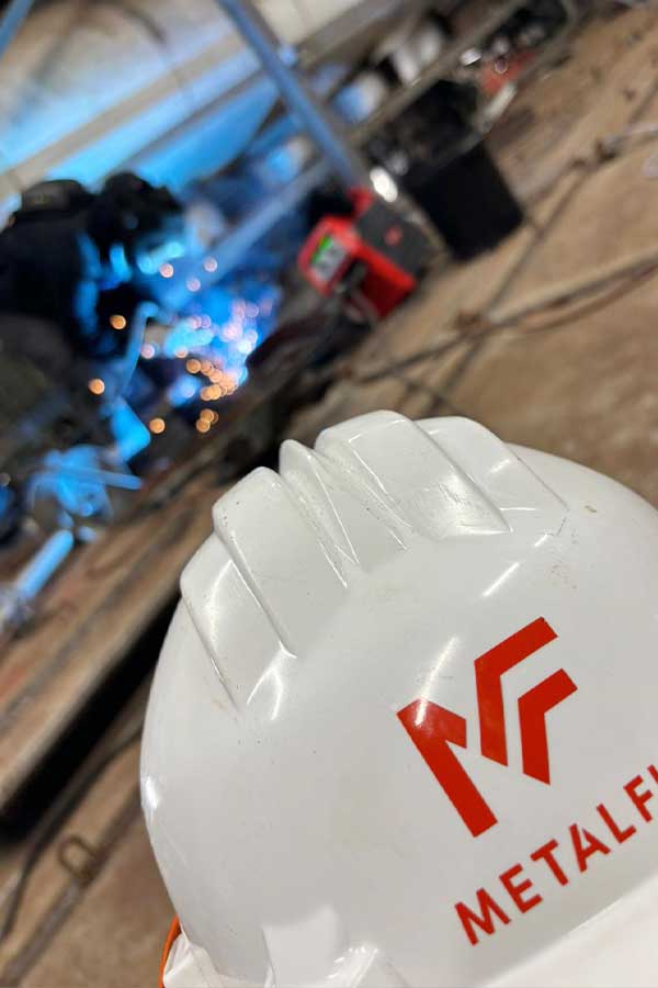 Profissionais da Metalfig em ambiente industrial